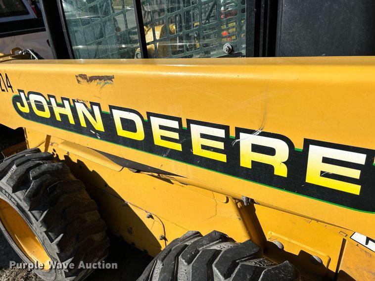image for item DQ0975 1999 John Deere 240  skid steer loader