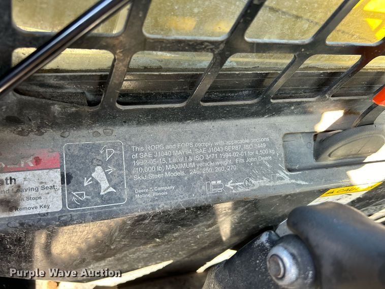 image for item DQ0975 1999 John Deere 240  skid steer loader