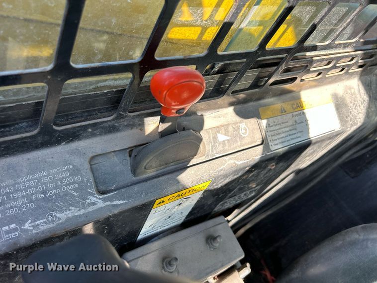 image for item DQ0975 1999 John Deere 240  skid steer loader