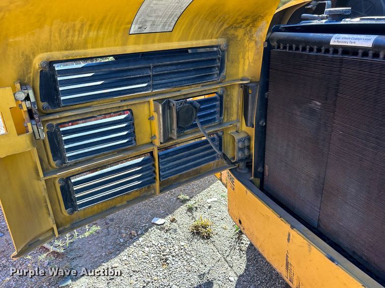 image for item DQ0975 1999 John Deere 240  skid steer loader