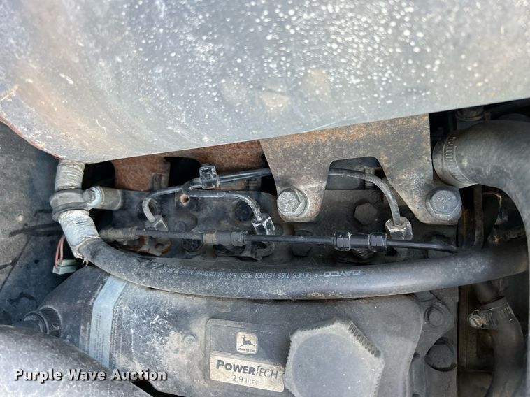 image for item DQ0975 1999 John Deere 240  skid steer loader