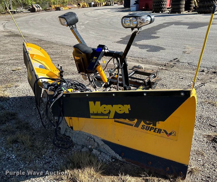 image for item DQ0980 Meyer Super V-2  snow plow