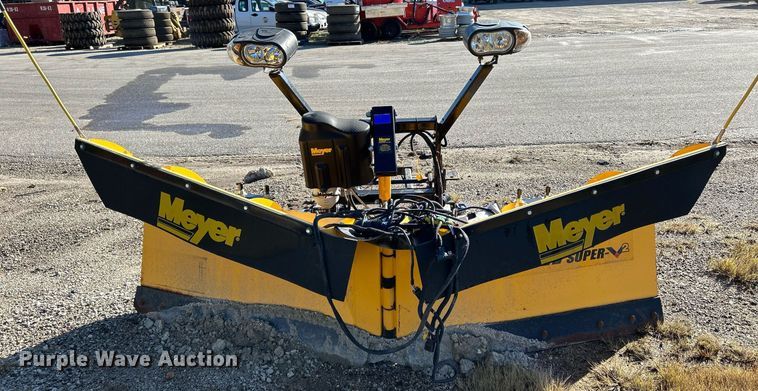 image for item DQ0980 Meyer Super V-2  snow plow