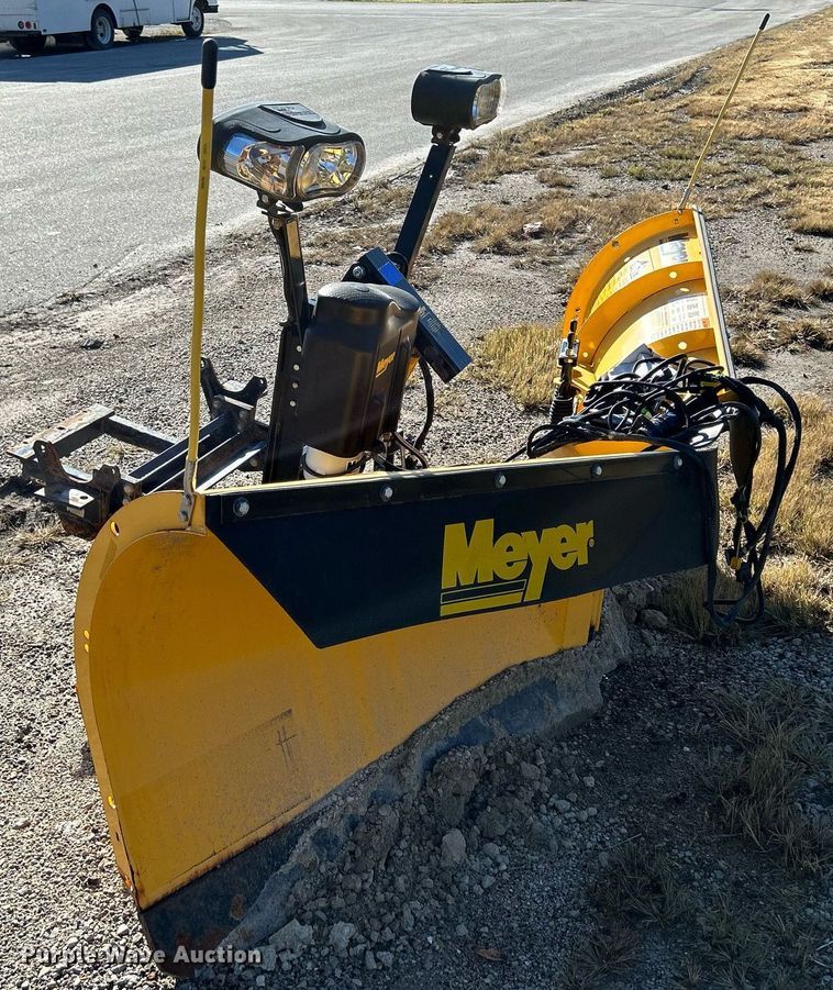image for item DQ0980 Meyer Super V-2  snow plow