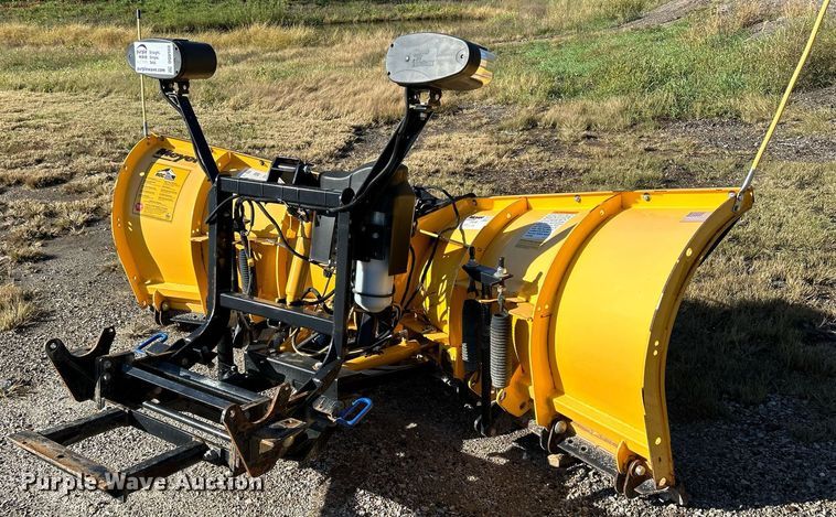 image for item DQ0980 Meyer Super V-2  snow plow