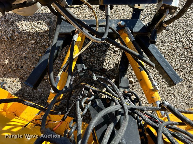 image for item DQ0980 Meyer Super V-2  snow plow