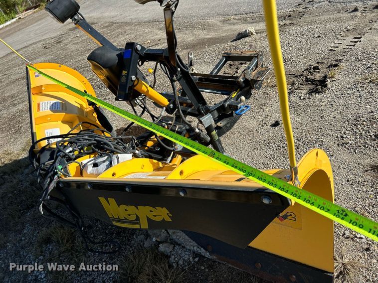 image for item DQ0980 Meyer Super V-2  snow plow