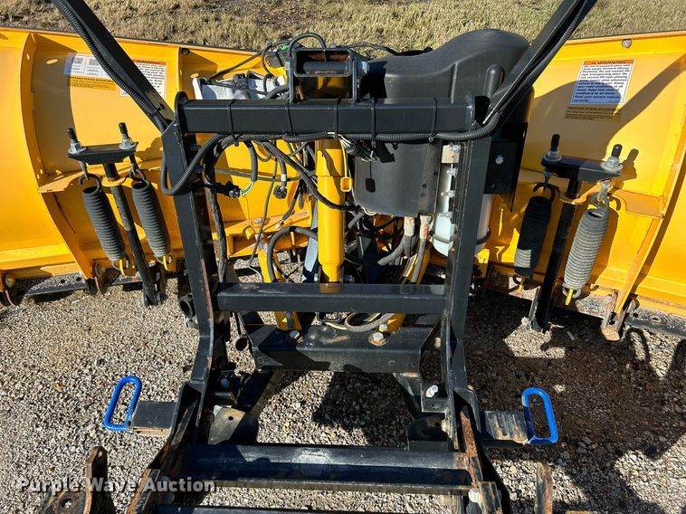 image for item DQ0980 Meyer Super V-2  snow plow