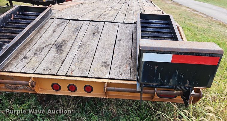 image for item DR5846 2005 Redi Haul  equipment trailer