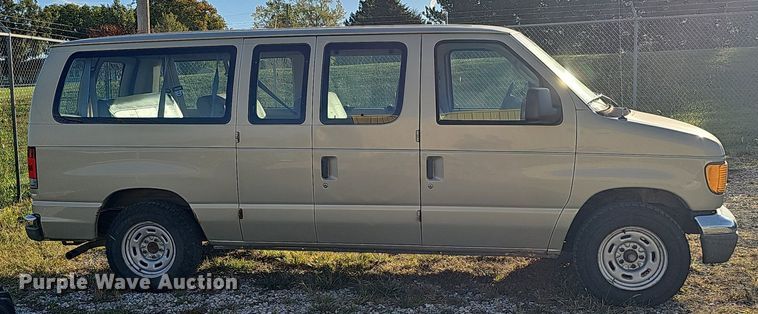 image for item DS5638 2004 Ford E150  van
