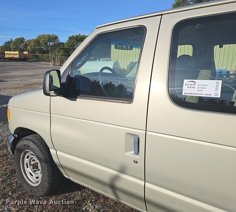 image for item DS5638 2004 Ford E150  van