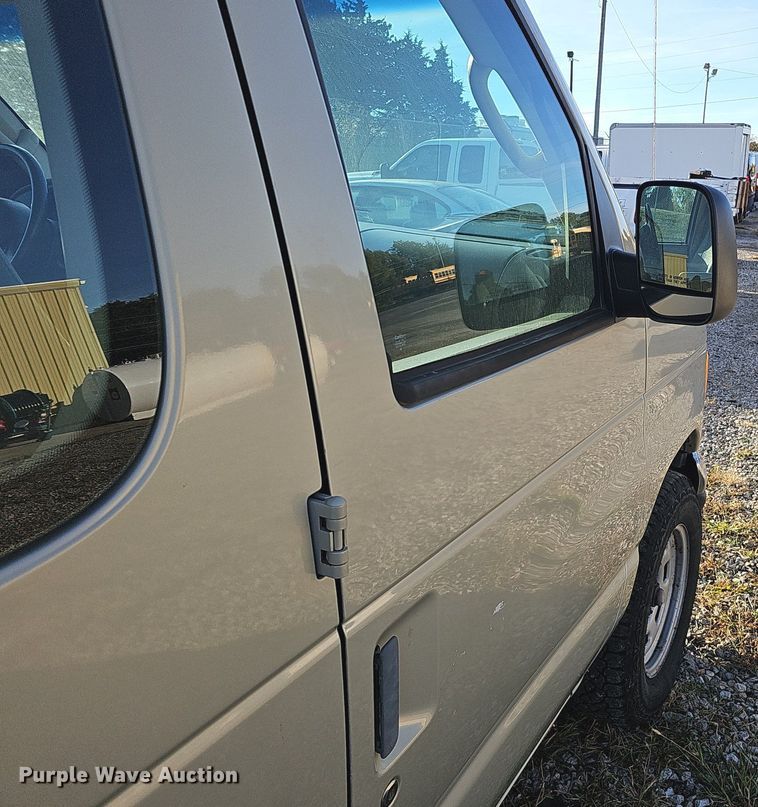 image for item DS5638 2004 Ford E150  van