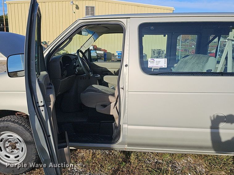 image for item DS5638 2004 Ford E150  van
