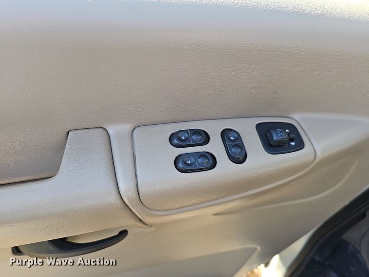 image for item DS5638 2004 Ford E150  van