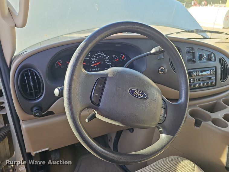 image for item DS5638 2004 Ford E150  van