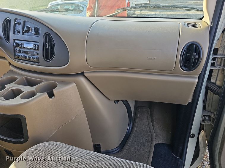 image for item DS5638 2004 Ford E150  van