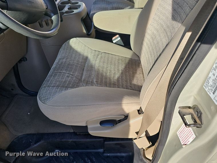 image for item DS5638 2004 Ford E150  van