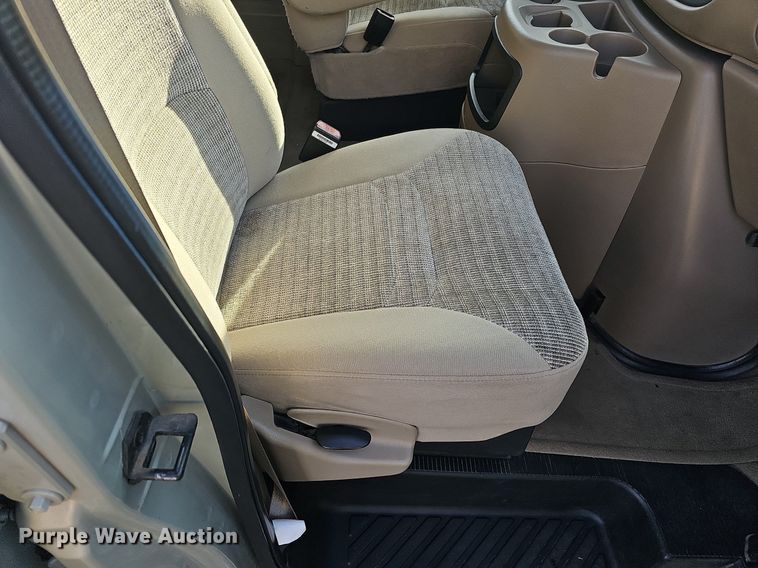 image for item DS5638 2004 Ford E150  van