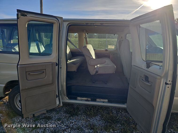 image for item DS5638 2004 Ford E150  van