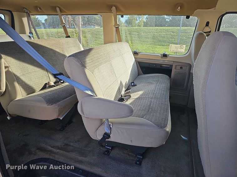 image for item DS5638 2004 Ford E150  van