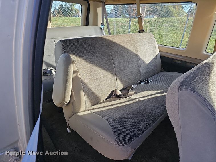 image for item DS5638 2004 Ford E150  van