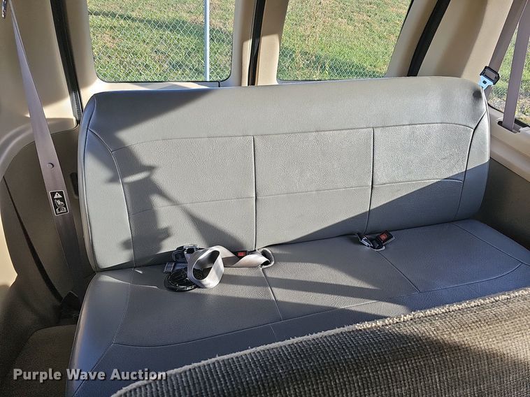 image for item DS5638 2004 Ford E150  van