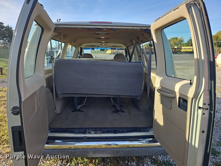 image for item DS5638 2004 Ford E150  van