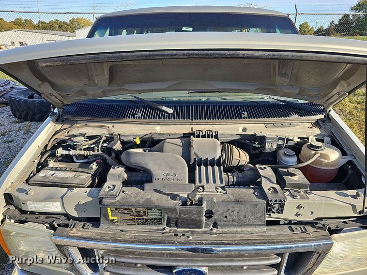 image for item DS5638 2004 Ford E150  van