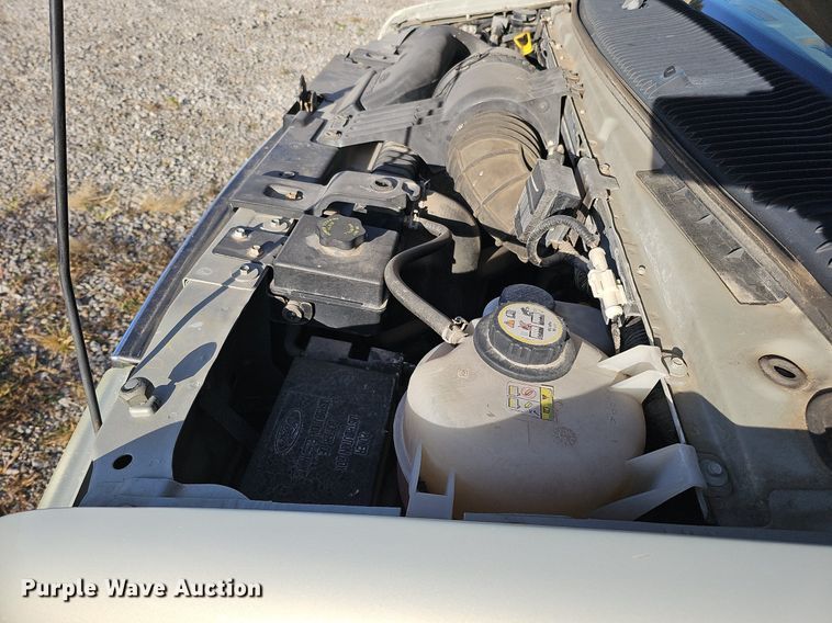 image for item DS5638 2004 Ford E150  van