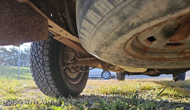 image for item DS5638 2004 Ford E150  van