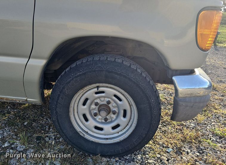 image for item DS5638 2004 Ford E150  van