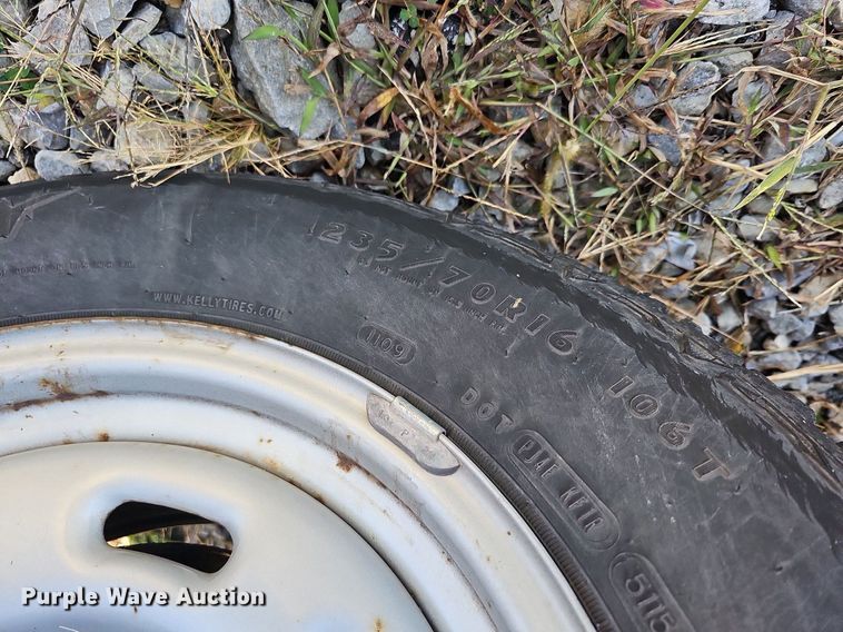 image for item DS5638 2004 Ford E150  van