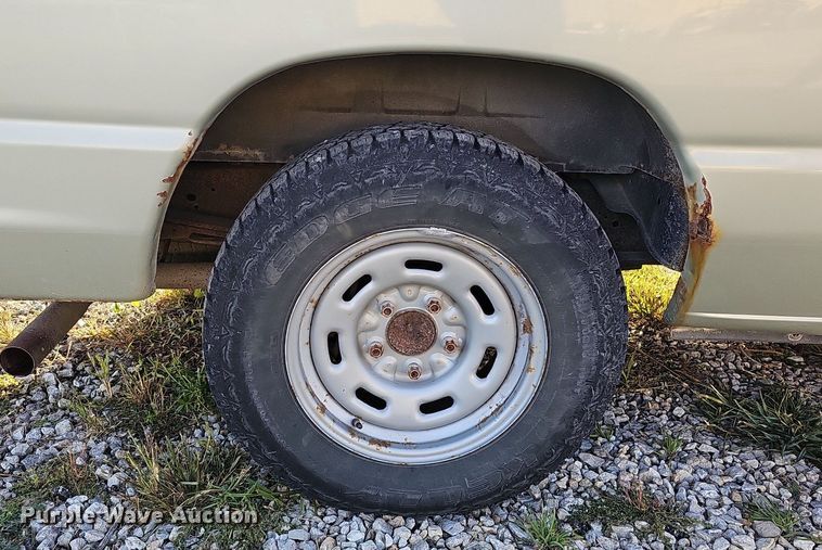 image for item DS5638 2004 Ford E150  van