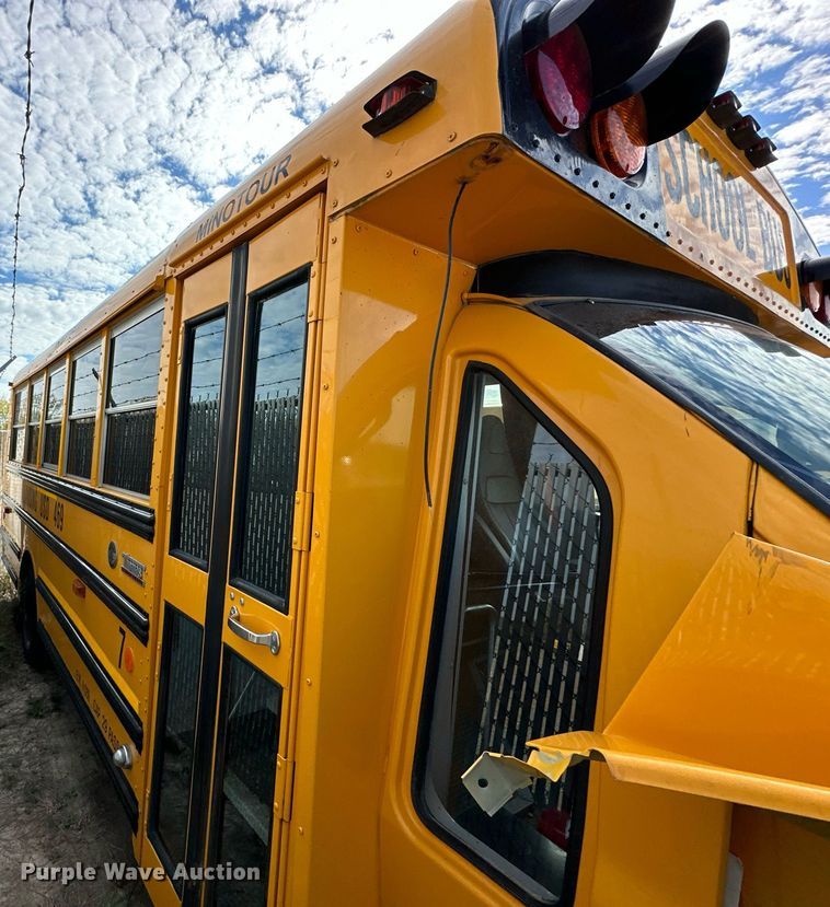 image for item DW2883 2016 Chevrolet Express 4500  school bus