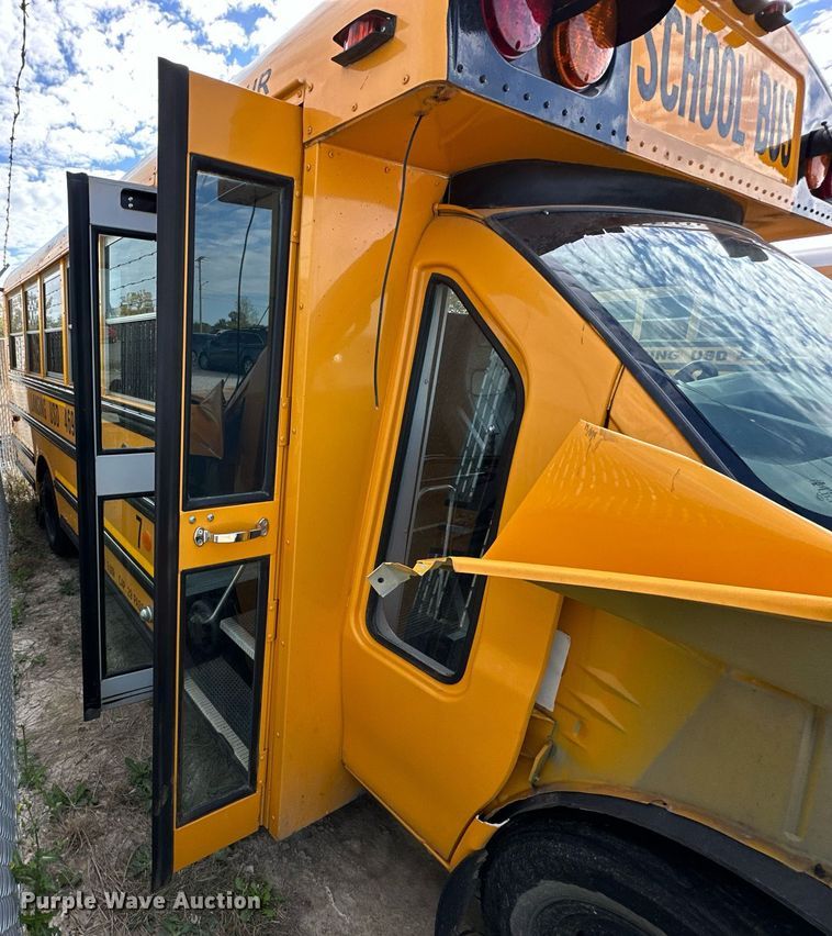 image for item DW2883 2016 Chevrolet Express 4500  school bus