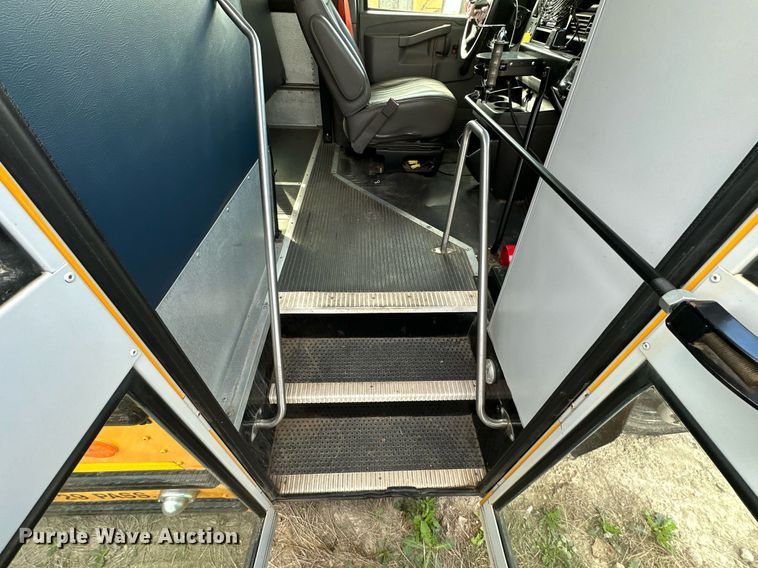 image for item DW2883 2016 Chevrolet Express 4500  school bus