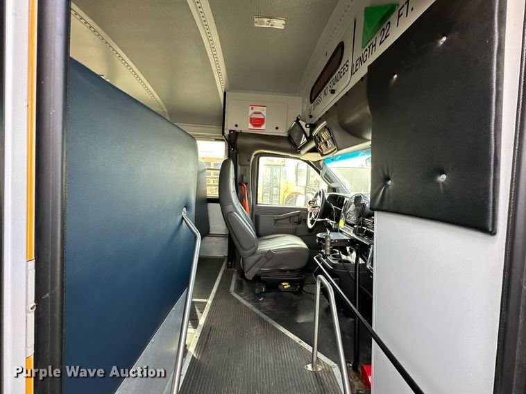 image for item DW2883 2016 Chevrolet Express 4500  school bus