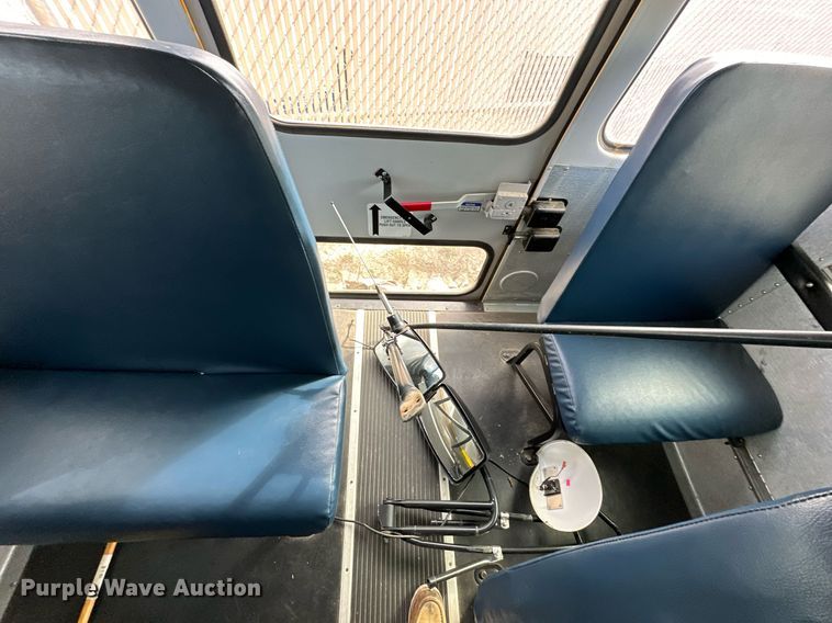 image for item DW2883 2016 Chevrolet Express 4500  school bus