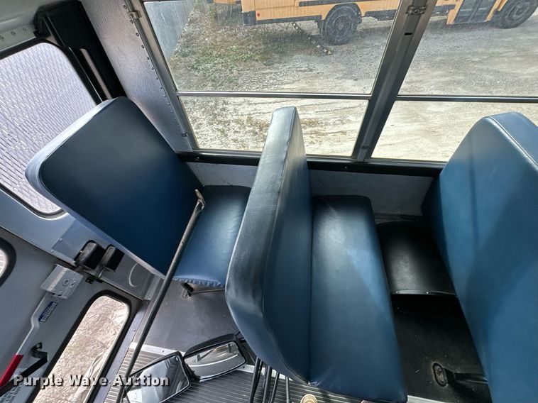 image for item DW2883 2016 Chevrolet Express 4500  school bus