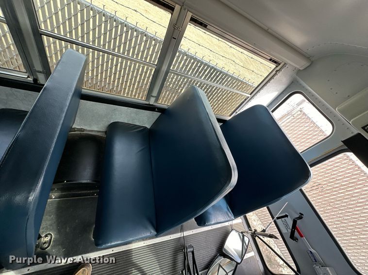 image for item DW2883 2016 Chevrolet Express 4500  school bus