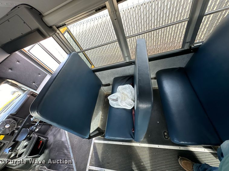 image for item DW2883 2016 Chevrolet Express 4500  school bus