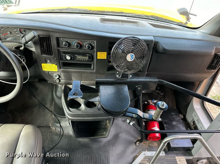 image for item DW2883 2016 Chevrolet Express 4500  school bus