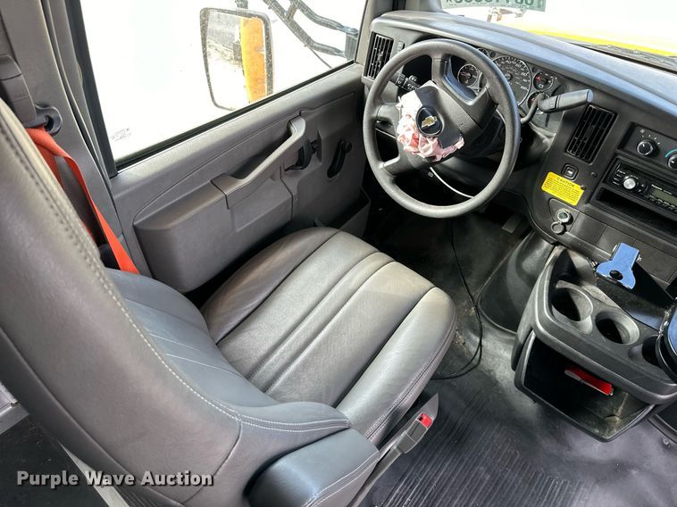image for item DW2883 2016 Chevrolet Express 4500  school bus