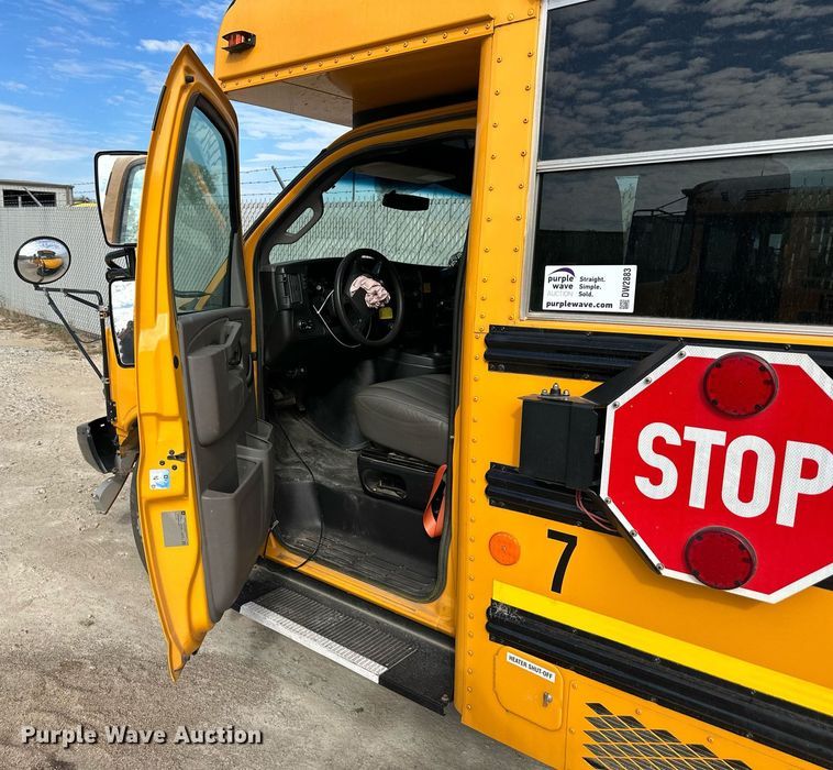 image for item DW2883 2016 Chevrolet Express 4500  school bus