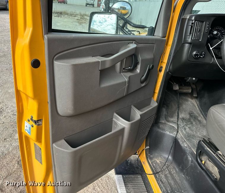 image for item DW2883 2016 Chevrolet Express 4500  school bus