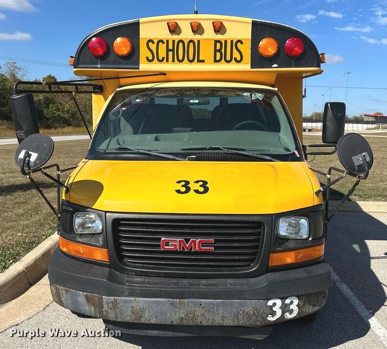 image for item DW2884 2005 GMC Savanna G3500  school bus