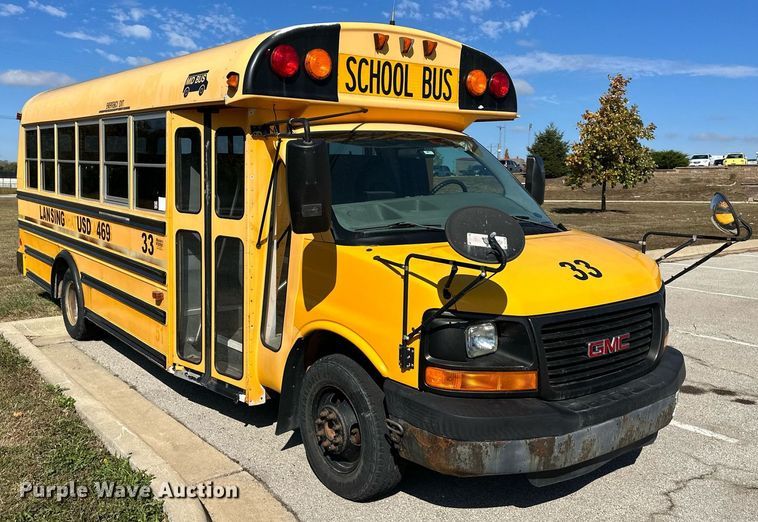 image for item DW2884 2005 GMC Savanna G3500  school bus