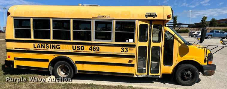 image for item DW2884 2005 GMC Savanna G3500  school bus