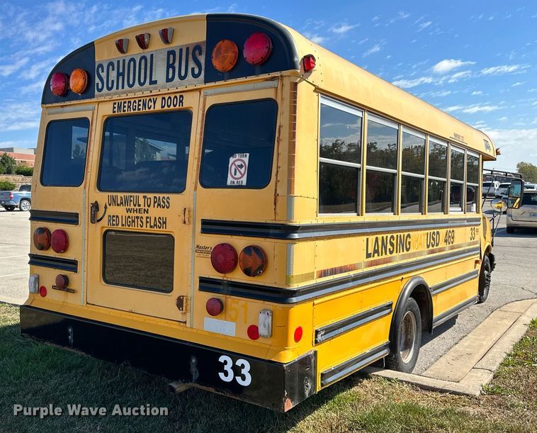 image for item DW2884 2005 GMC Savanna G3500  school bus