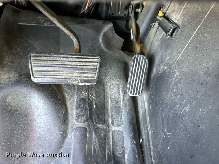 image for item DW2884 2005 GMC Savanna G3500  school bus